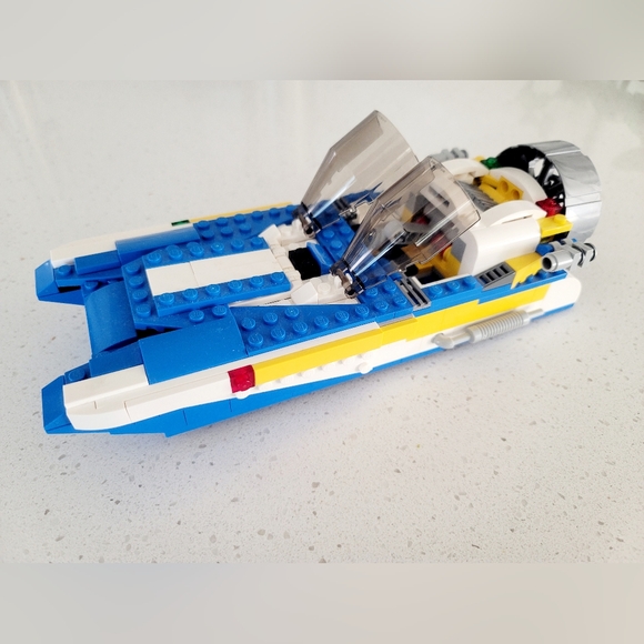 LEGO Creator Aviation Adventures 31011 Sleek Speedboat - Picture 5 of 5